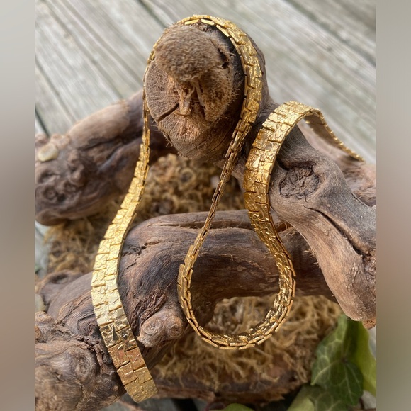 Classic Gold Textured Herringbone Necklace - Women's Jewelry - Picture 8 of 16